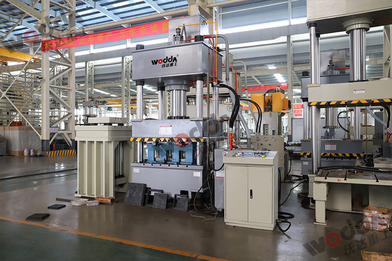 315噸樹(shù)脂井蓋成型液壓機(jī)