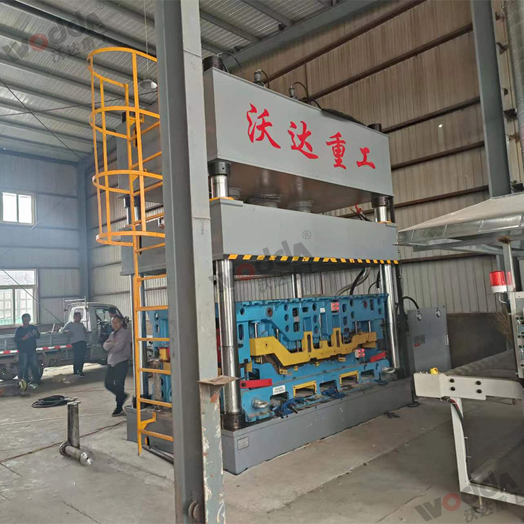 315噸汽車內(nèi)飾件液壓機(圖3).jpg 315噸汽車內(nèi)飾件液壓機(圖3).jpg