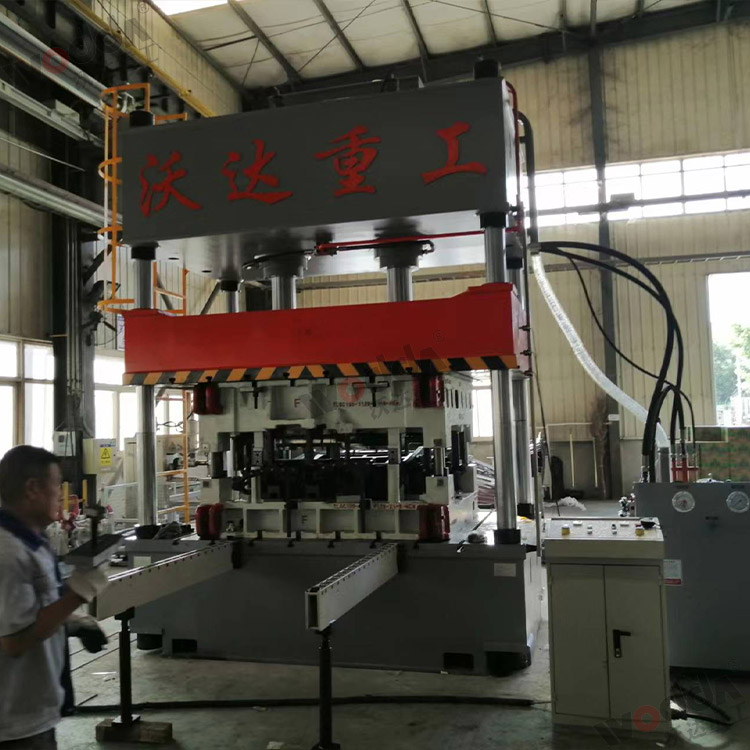 200噸汽車內(nèi)飾件(門板)液壓機(圖1) 200噸汽車內(nèi)飾件(門板)液壓機(圖1)