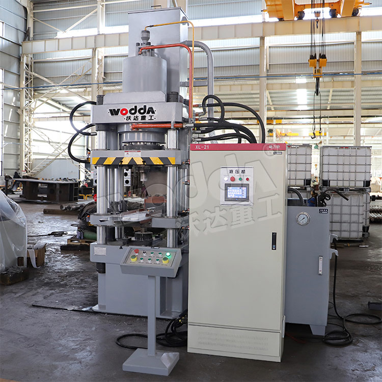 315噸四梁四柱液壓機(jī)車間試機(jī) 315噸四梁四柱液壓機(jī)車間試機(jī)