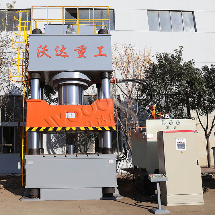 1000噸鎂碳磚成型液壓機(jī) 1000噸鎂碳磚成型液壓機(jī)