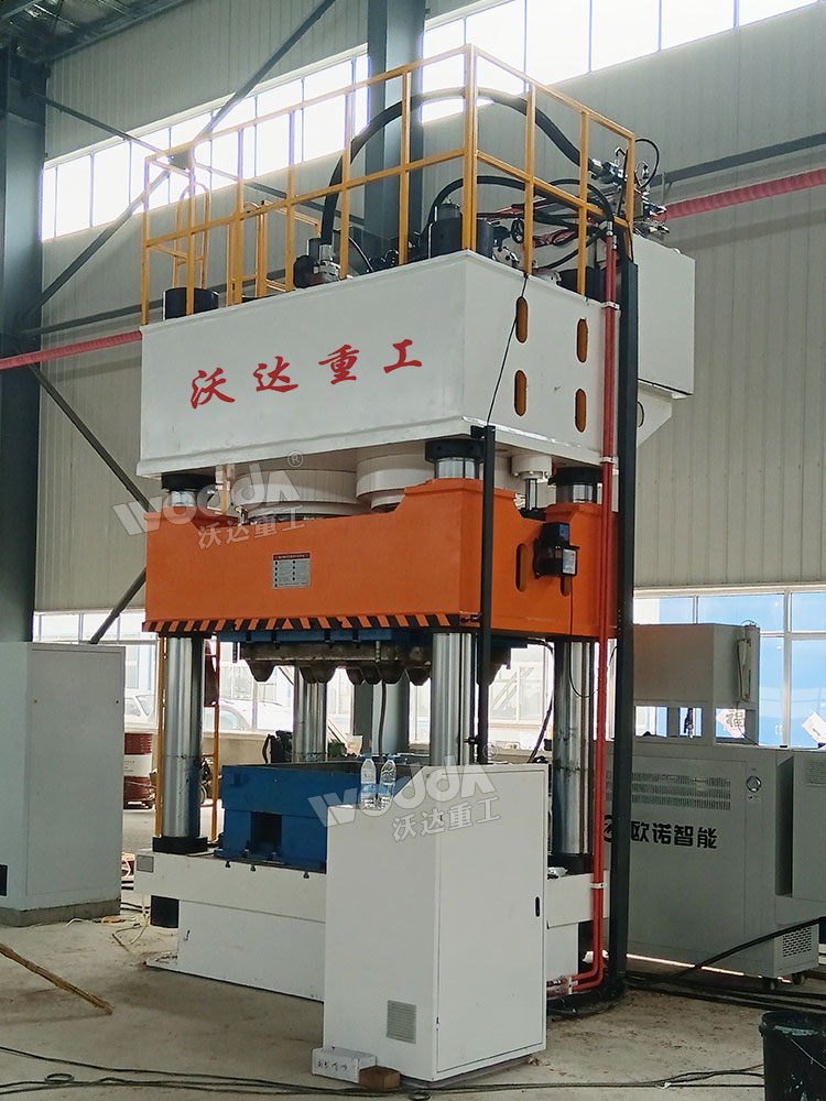 1600噸木屑托盤(pán)熱壓機(jī) 1600噸木屑托盤(pán)熱壓機(jī)