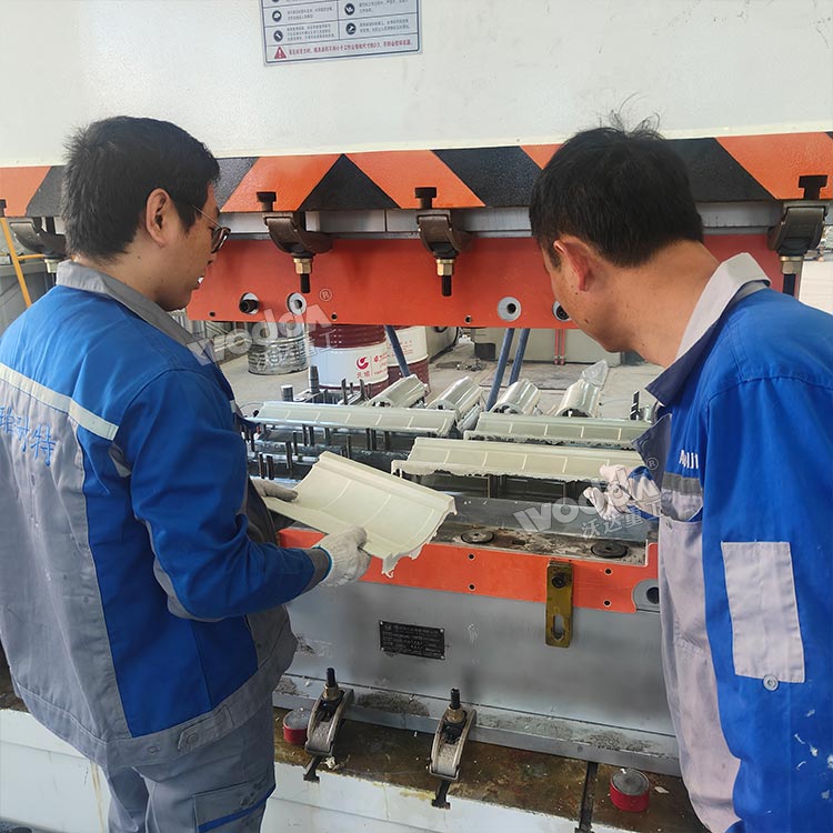 630噸復(fù)合材料成型液壓機