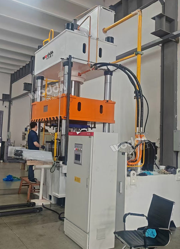 630噸汽車配件成型液壓機