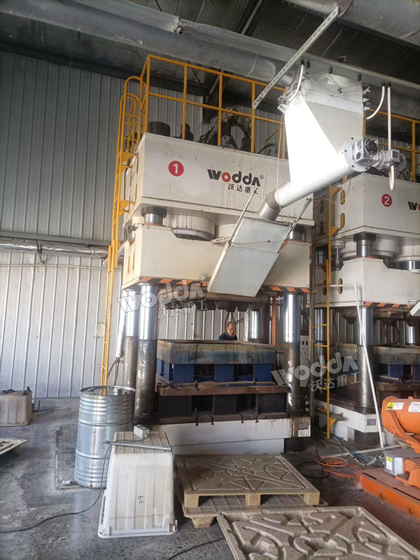 1600噸木屑托盤液壓機