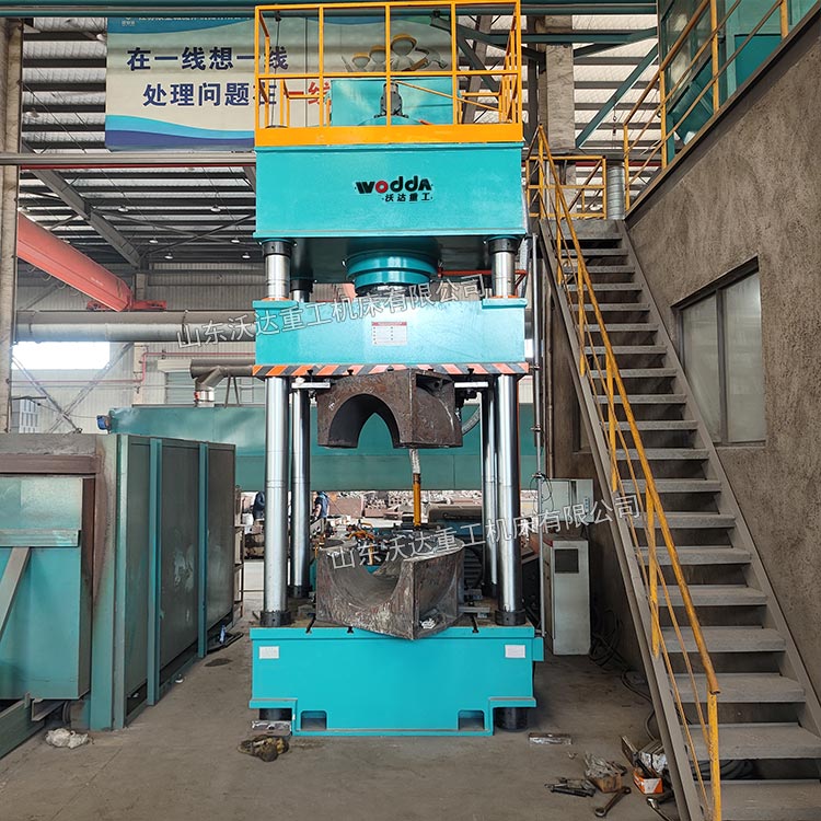 630噸熱壓彎頭成型液壓機(jī)