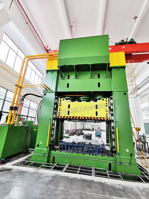 3000噸框架式液壓機(jī)現(xiàn)場(chǎng)試機(jī) 3000噸框架式液壓機(jī)現(xiàn)場(chǎng)試機(jī)