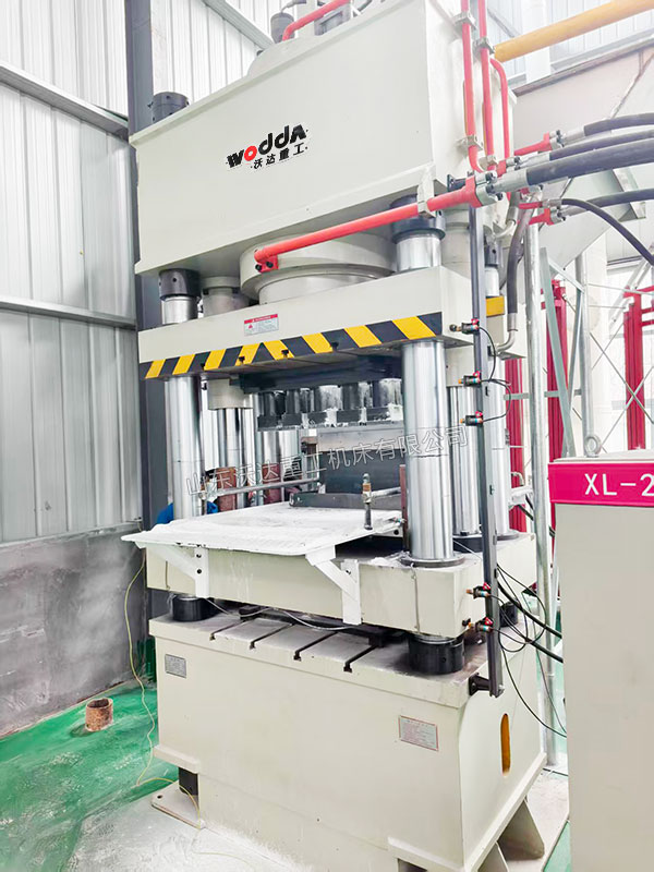 500噸四柱液壓機(jī) 500噸四柱液壓機(jī)