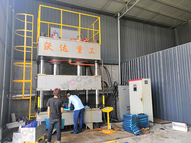 500噸雙缸四柱拉伸液壓機(jī) 500噸雙缸四柱拉伸液壓機(jī)